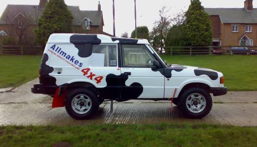 MuddyMoo is FriesianRacing's Land Rover Discovery off road rally car